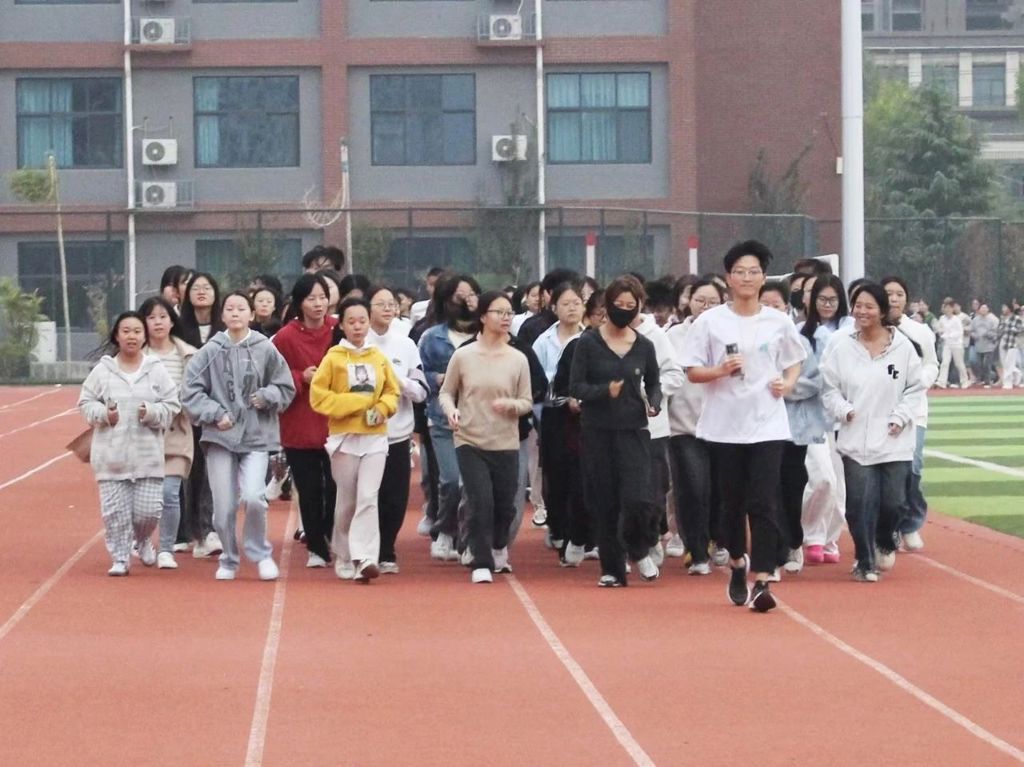 66a8ef8967d3023a72d5560b1448f9b7.jpg 66a8ef8967d3023a72d5560b1448f9b7.jpg